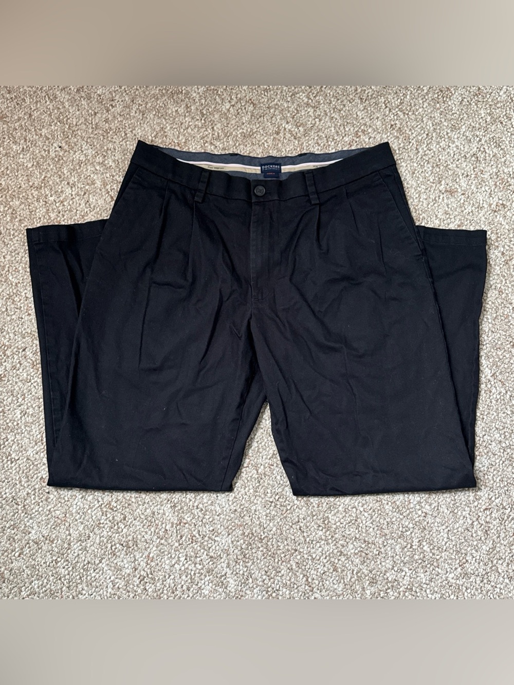 Dockers Men’s Black Pleated Chinos Classic Fit Flex Comfort Size 32x29